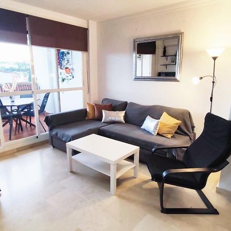 2Bdr Sunny Apartment With Pool And Private Parking In Benalmádena Eksteriør bilde