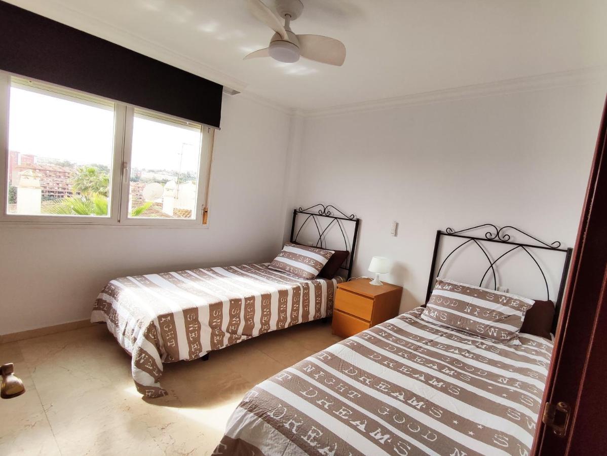 2Bdr Sunny Apartment With Pool And Private Parking In Benalmádena Eksteriør bilde