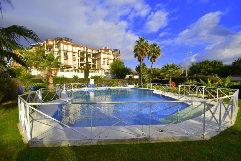 2Bdr Sunny Apartment With Pool And Private Parking In Benalmádena Eksteriør bilde