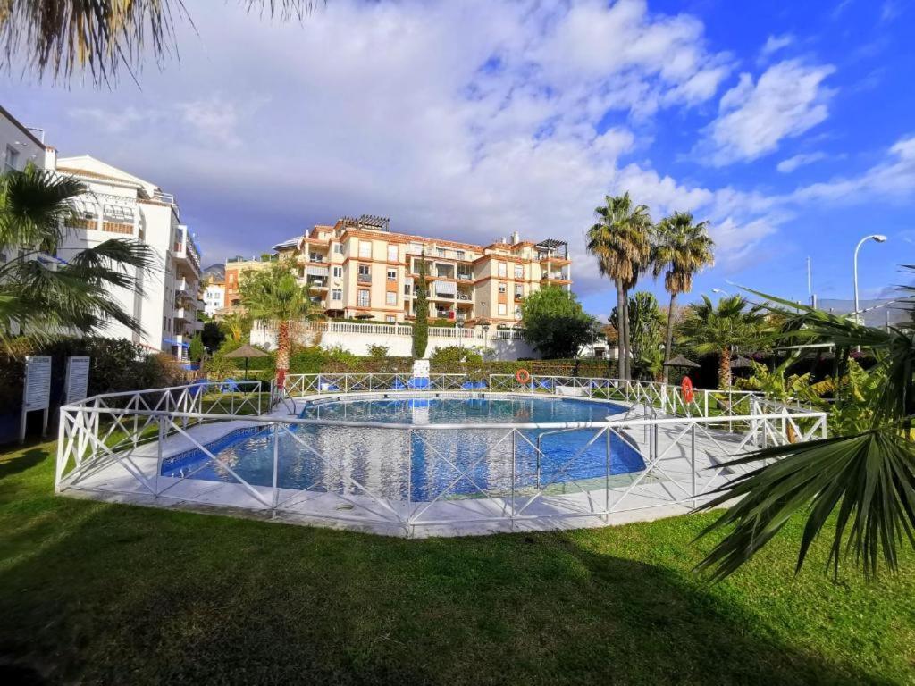 2Bdr Sunny Apartment With Pool And Private Parking In Benalmádena Eksteriør bilde