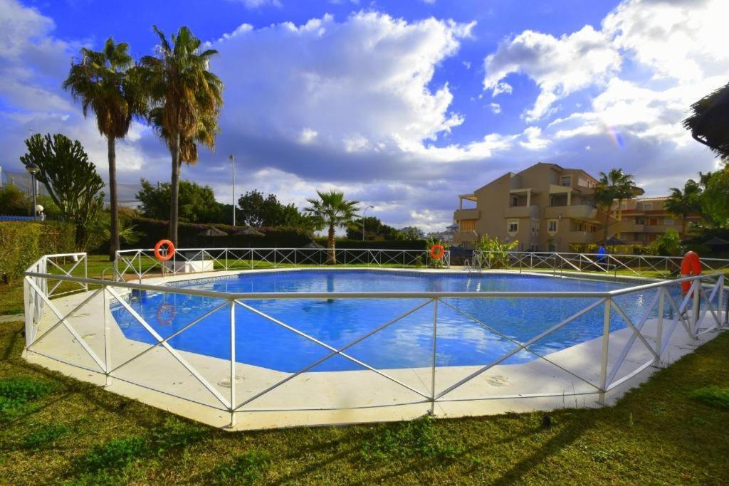 2Bdr Sunny Apartment With Pool And Private Parking In Benalmádena Eksteriør bilde